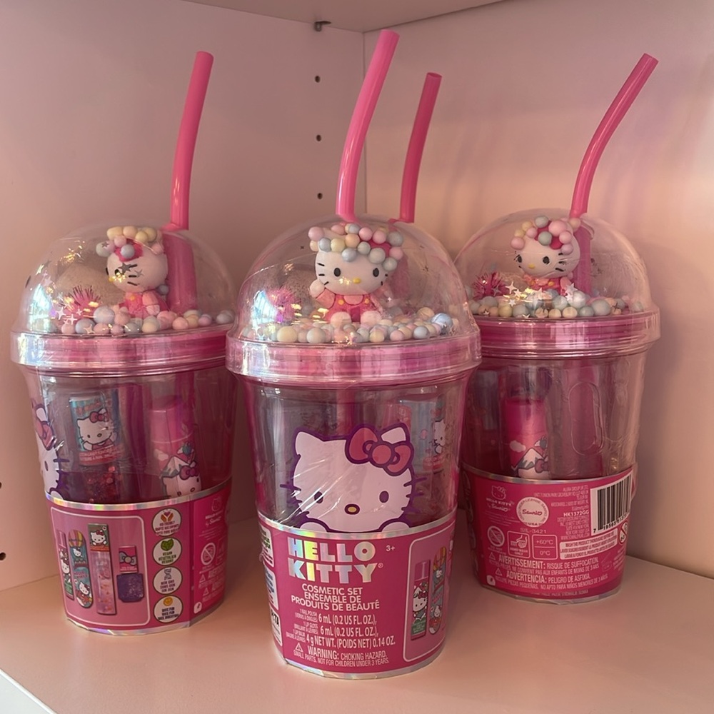 Hello Kitty Sanrio Cosmetic Set NWT